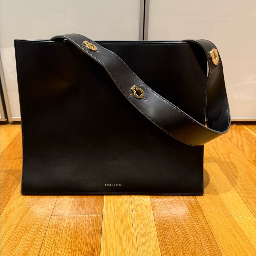 Elegant Black Handbag - Picture 2 of 5